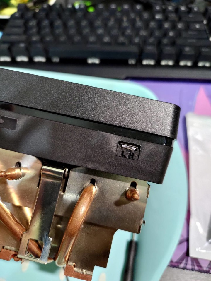R7-3700X 原廠散熱 一般需要補油!?(使用7個月)