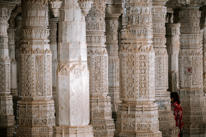 印度烏代浦 湖光山色裡的優美白城