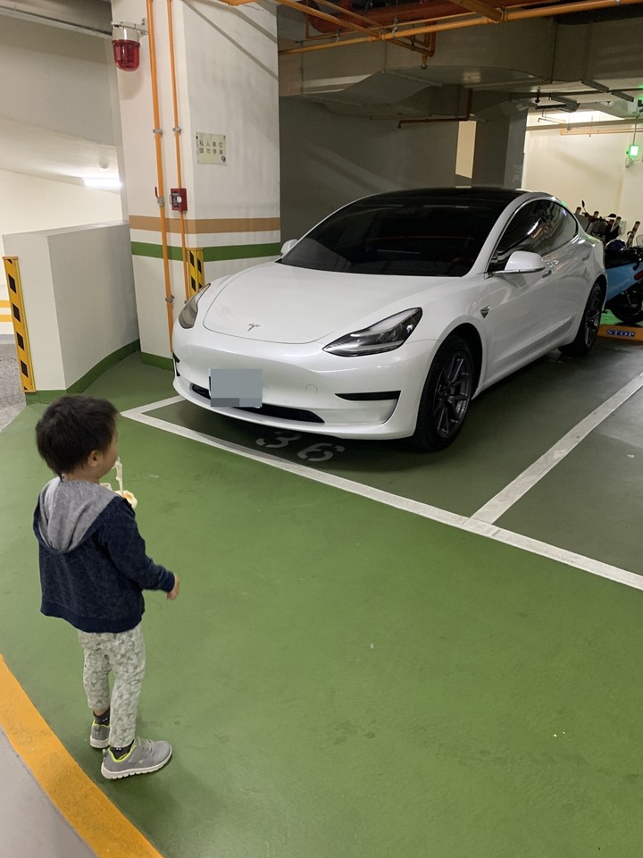 [開箱] 從Mazda 3到Model 3 5000公里用車心得分享