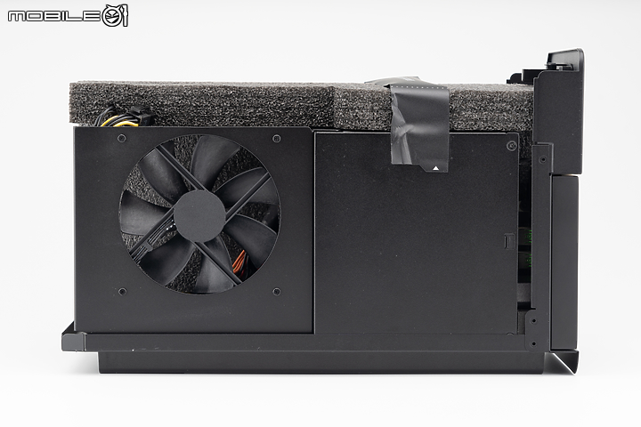 Razer Core X Chroma Thunderbolt 3 eGPU 讓筆電輕鬆擁有桌機效能！