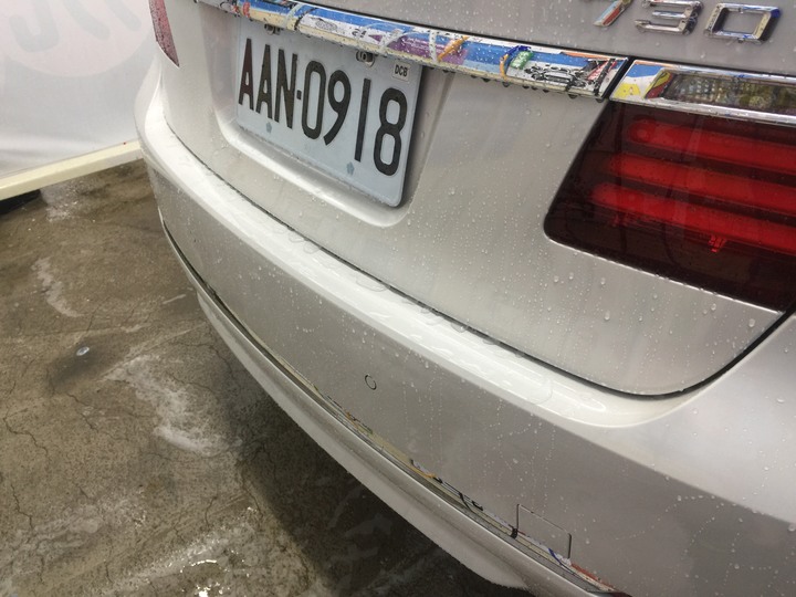 ［BMW 7系列］鍍膜分享 5年的白車鍍完還是一樣亮11