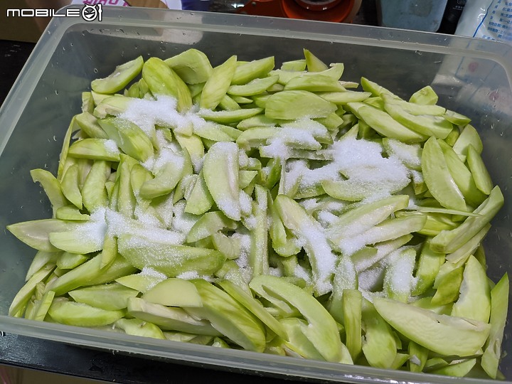 春末夏初就是青芒果的季節,動手來做芒果青吧~~
