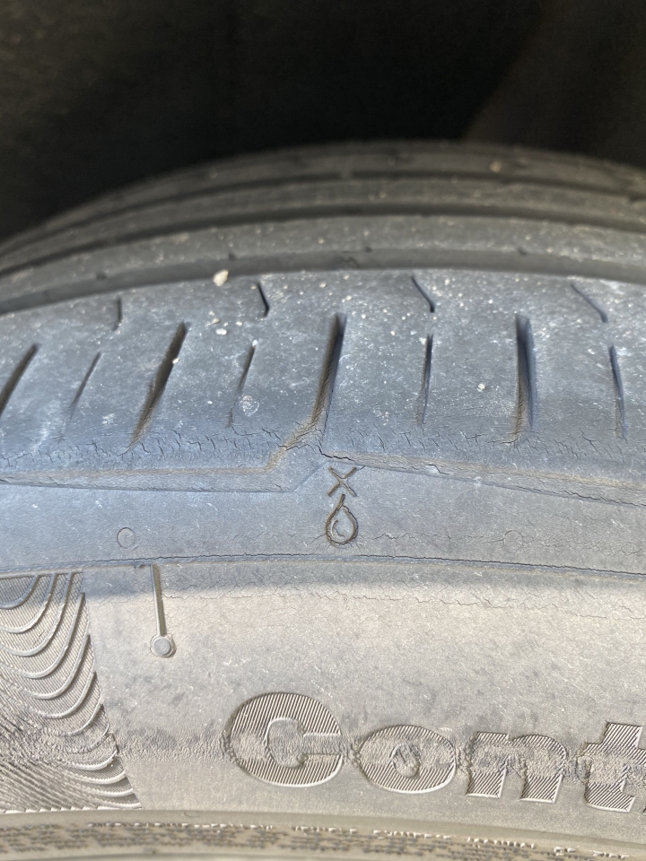 都磨側邊！這樣的輪胎是否需要更換