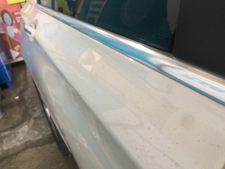 ［BMW 7系列］鍍膜分享 5年的白車鍍完還是一樣亮11