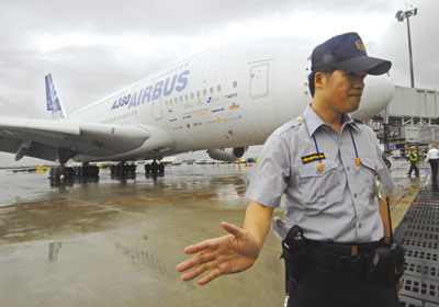 經驗談「航空公司登機箱尺寸規定」你一定都擔心過這件事 。原來拒絕登機最常見的三大項是？