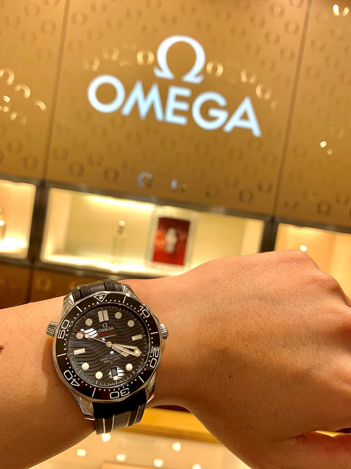 (簡單開箱) Omega 海馬 Seamaster 300 Diver (黑面，膠帶)
