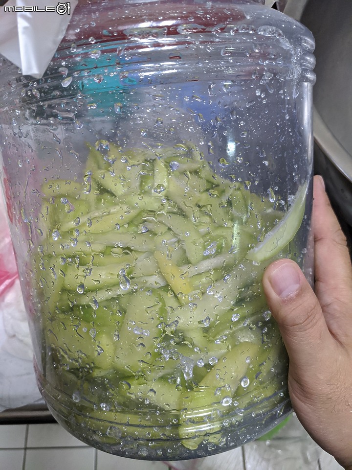春末夏初就是青芒果的季節,動手來做芒果青吧~~