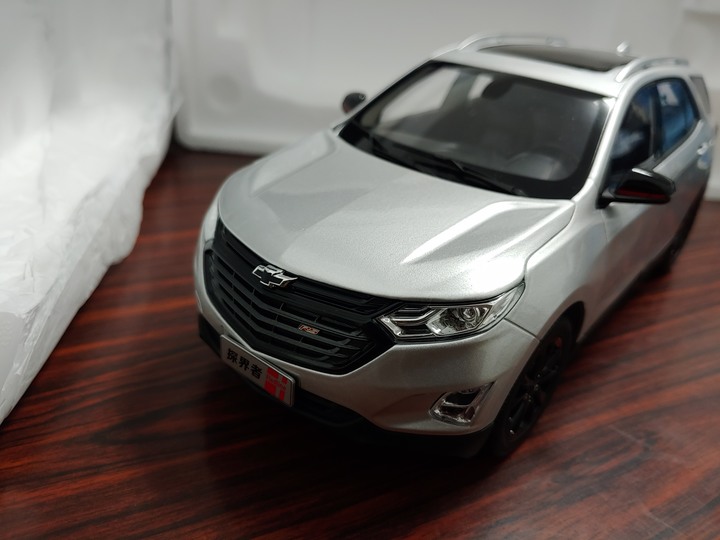 [開箱]1/18 CHEVROLET EQUINOX