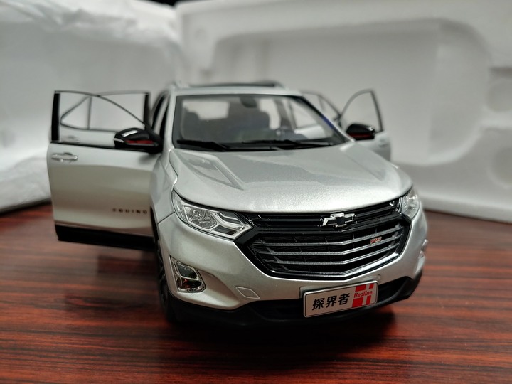 [開箱]1/18 CHEVROLET EQUINOX
