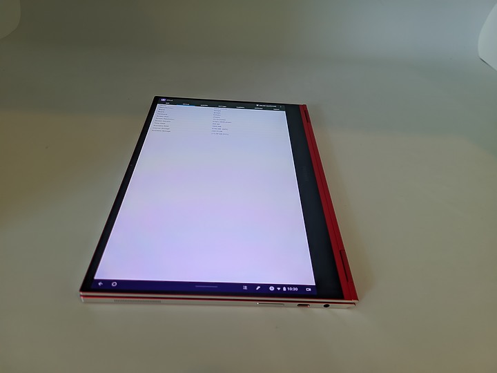 [開箱]三星Galaxy ChromeBook精美紅色機