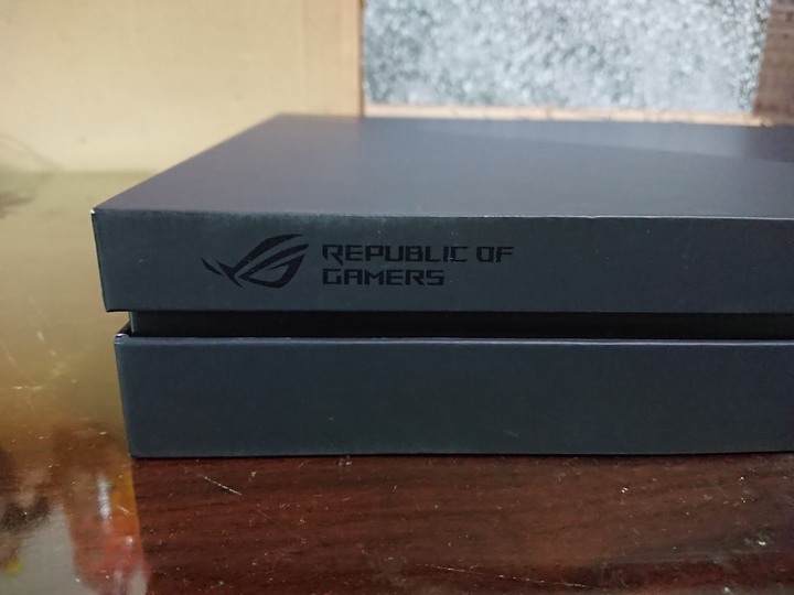 ROG ZEPHYRUS GX531GXR 不專業開箱