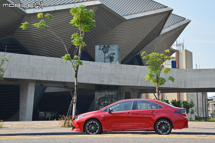 Toyota Corolla Altis Hybrid GR Sport 試駕 有一種帥，你得實際品味！