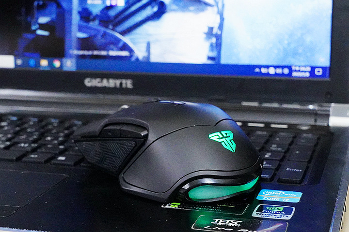 (開箱) FANTECH WGC1 充電式RGB 2.4G無線電競滑鼠