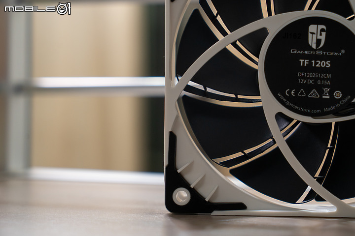 點我看大圖 阻斷夏日炎熱的白色沁涼 DeepCool Gamer Storm Castle 240EX White
