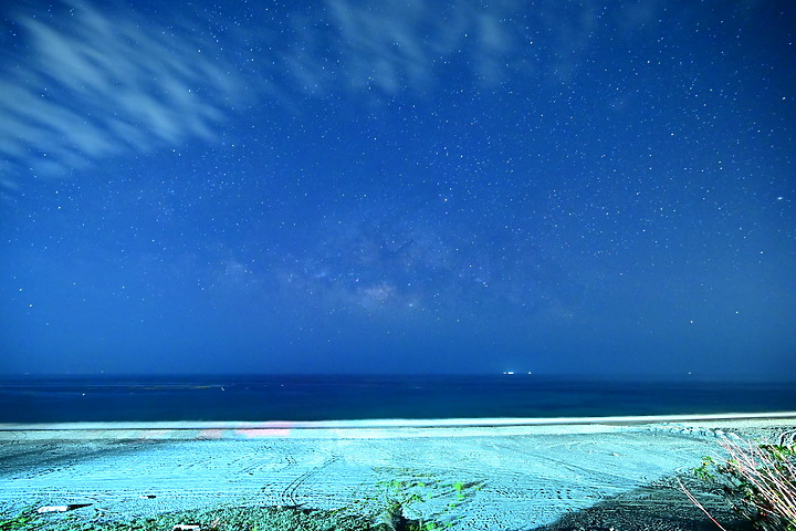 2020年5月14日晚上9:28在金崙大橋前海邊紀錄銀河季開始了，每天將提早約4分鐘出現。