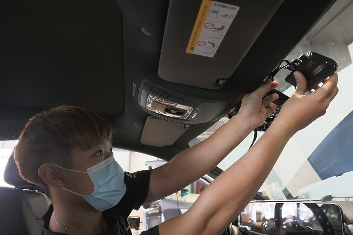 點我看大圖 IROAD X10 4K行車紀錄器開箱分享