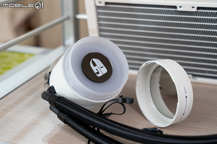 點我看大圖 阻斷夏日炎熱的白色沁涼 DeepCool Gamer Storm Castle 240EX White