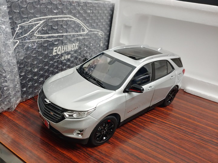 [開箱]1/18 CHEVROLET EQUINOX