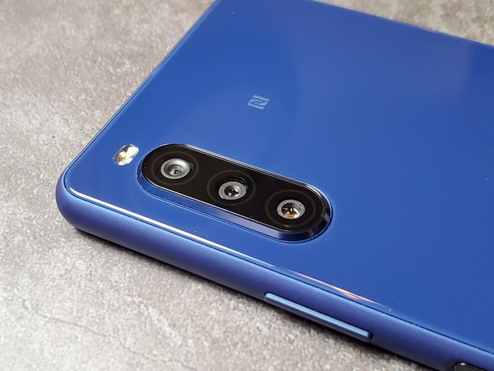 開心灑花 Xperia 10 II 今天到手