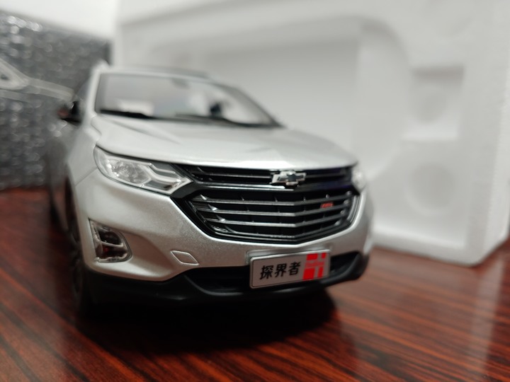 [開箱]1/18 CHEVROLET EQUINOX