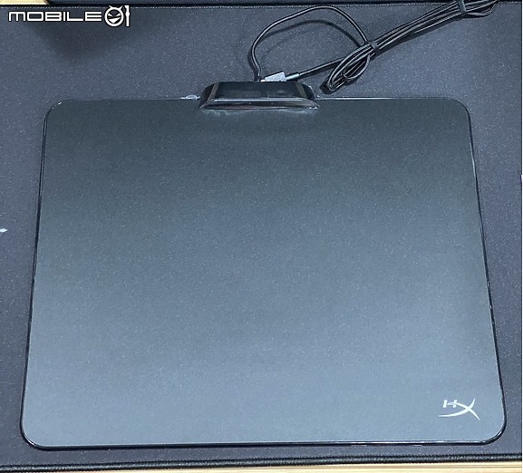 點我看大圖 多按鈕輕量經典手感 HyperX Pulsefire Raid 新鼠 FURY Ultra RGB 鼠墊開箱