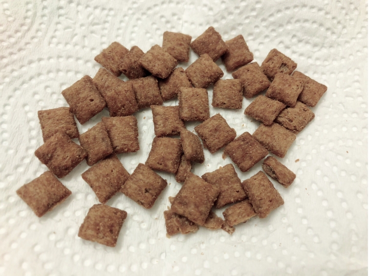挑嘴貓難得愛的零食開箱