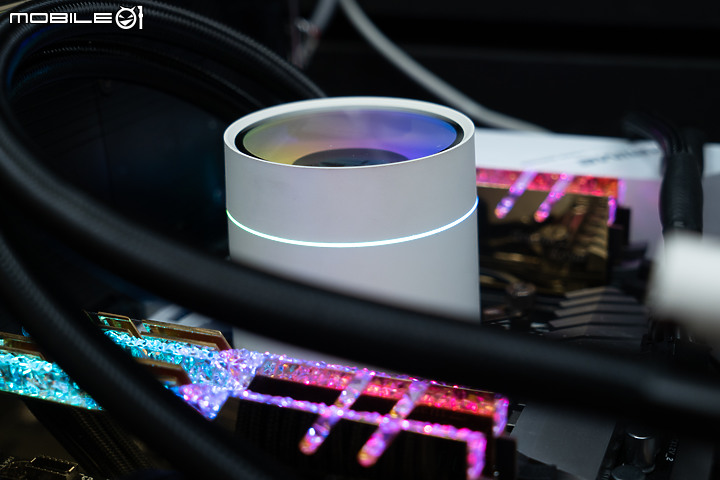 點我看大圖 阻斷夏日炎熱的白色沁涼 DeepCool Gamer Storm Castle 240EX White