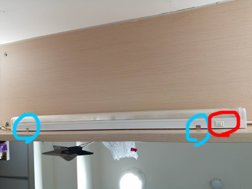 宿舍檯燈害我砸爛室友手機== 問快速修手機