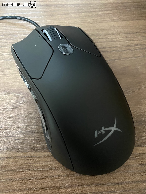 點我看大圖 多按鈕輕量經典手感 HyperX Pulsefire Raid 新鼠 FURY Ultra RGB 鼠墊開箱