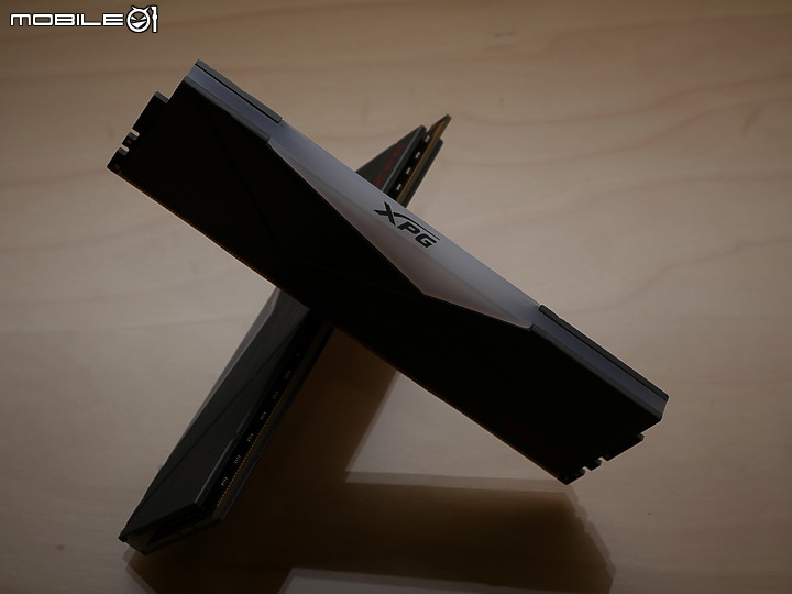 美型幾何幻光 ADATA 威剛 XPG SPECTRIX D50 簡易開箱