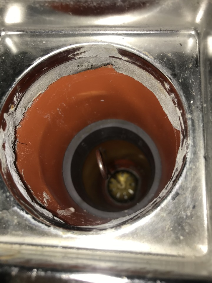陽台及浴室的落水頭及排水管