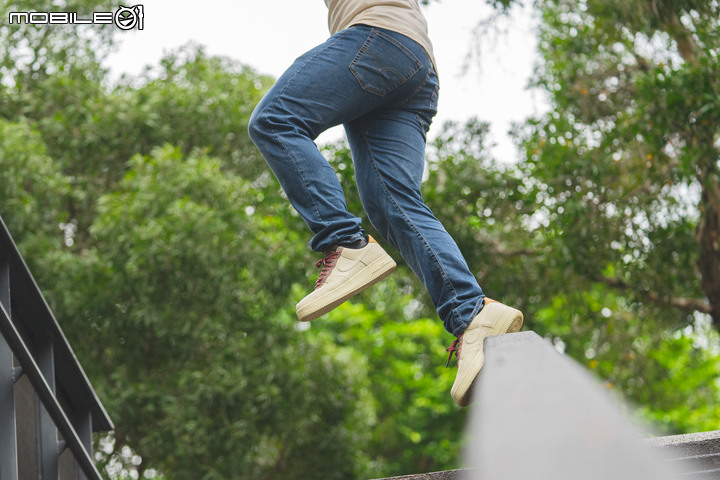 LEVI’S COOL Jeans 502 丹寧褲實穿分享 排汗、透氣、彈性三大需求一褲搞定!