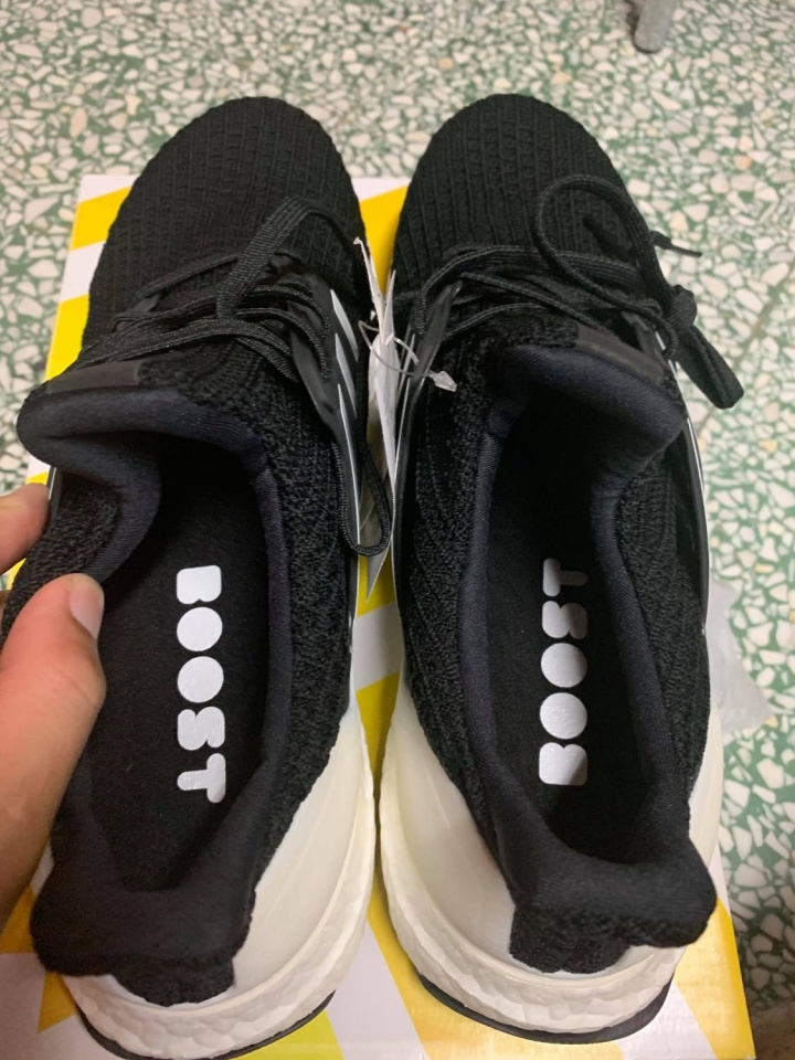 分辨ultra boost 真偽