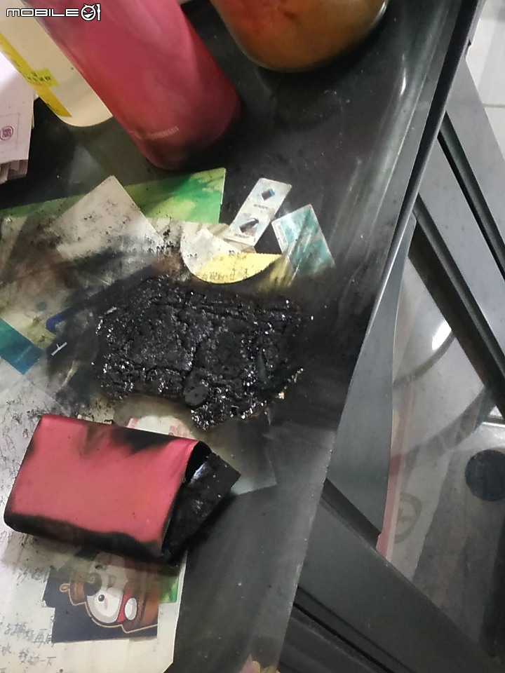 ASUS 行動電源突然自燃......大家使用行動電源真的要小心!