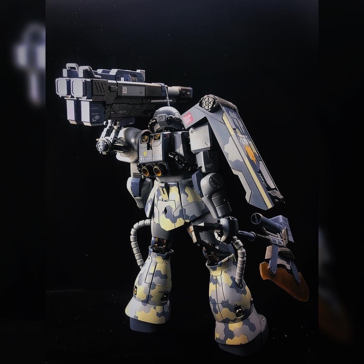 【作品分享】MG. MS-06 ZAKUII 迷彩薩克戰爭機器