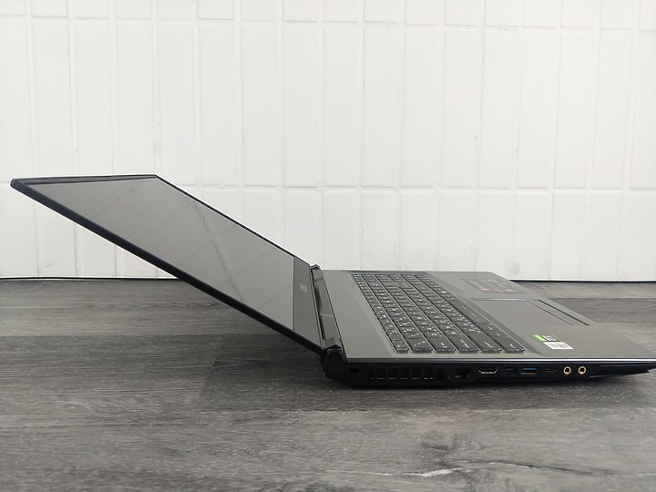 「小亞開箱」MSI GP75 Leopard 10SEK  淬鍊進化！第十代處理器極致效能完整釋放