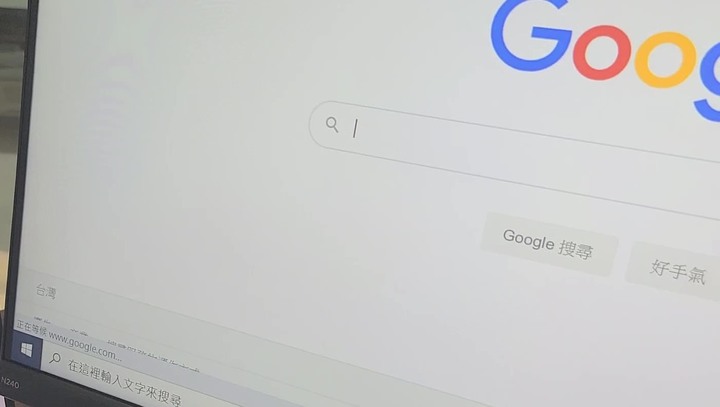 點我看大圖 HP螢幕無外傷,顯示異常判人損不保,期待HP保固者三思!