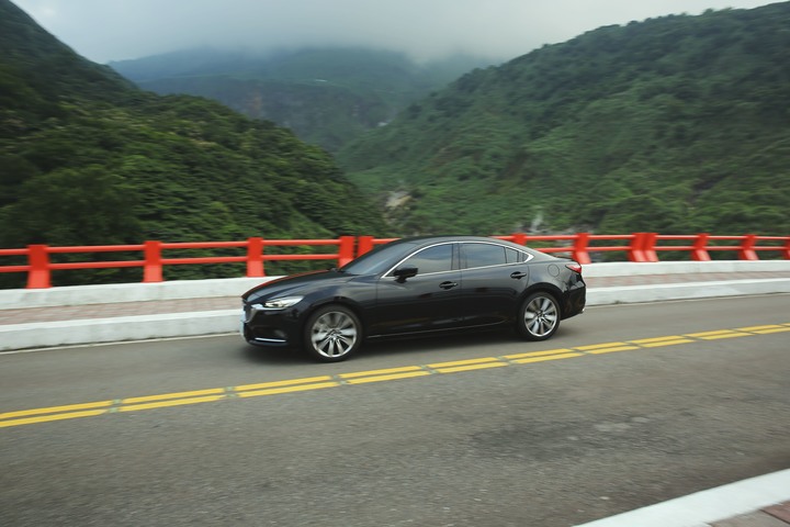 Mazda6 Sedan入手一年心得，分享拍車照