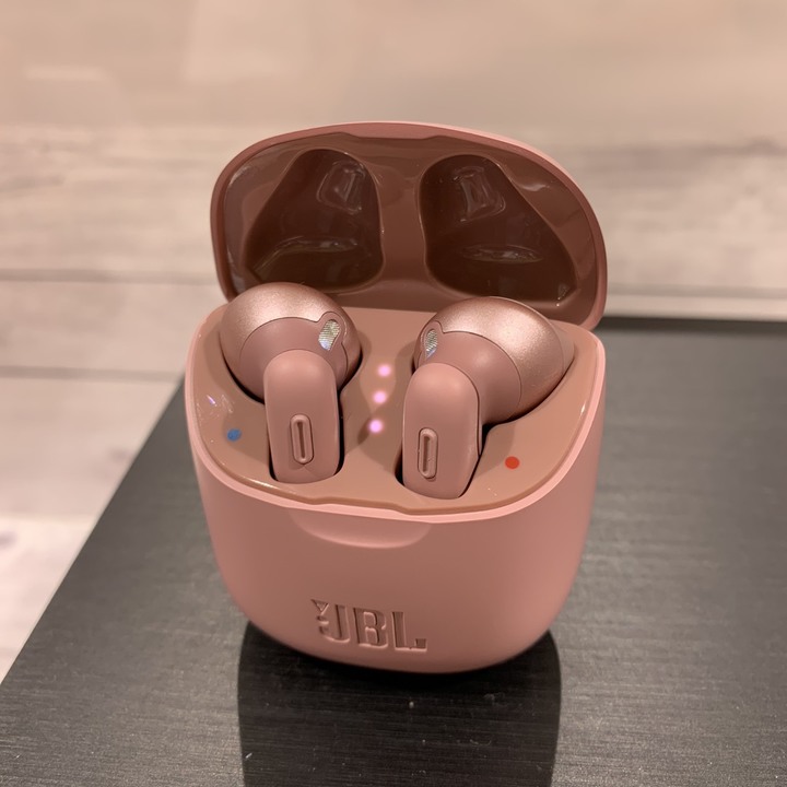 [首開!!!]JBL Tune 220TWS 真無線藍芽耳機開箱~
