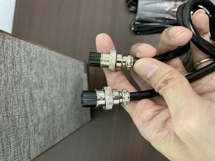 全新上市的開箱Klipsch The Fives