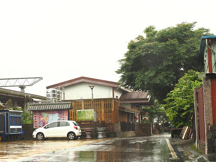 花蓮 富源車站｜拔仔庄常民文化館、大農大富平地森林園區、光復車站、翁游韭菜臭豆腐、廖快菸樓｜大榮國小教師宿舍｜林田警察官吏派出所及舊林田派出所、森山舍咖啡、新城(太魯閣)車站、崇德車站—梅雨季中的花蓮旅行，第四部