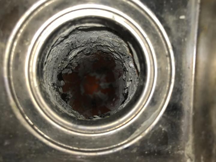 陽台及浴室的落水頭及排水管