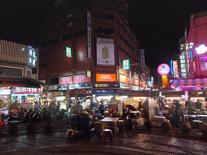 Xperia 1 II 夜拍測試(其他品牌當作對照組)