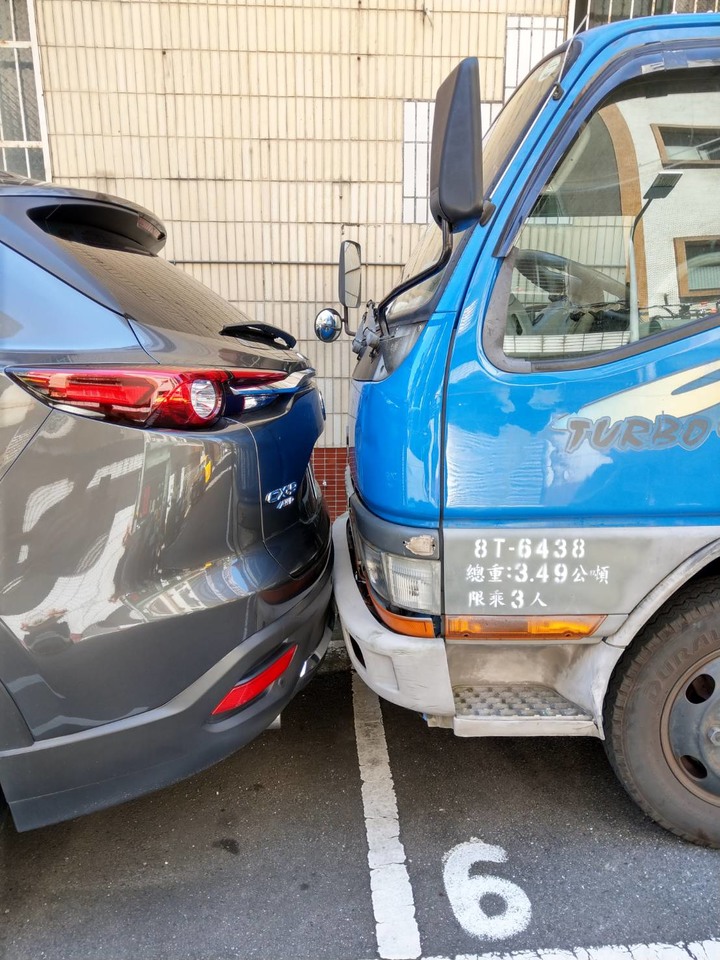 這台貨車停車很有事(結案)....