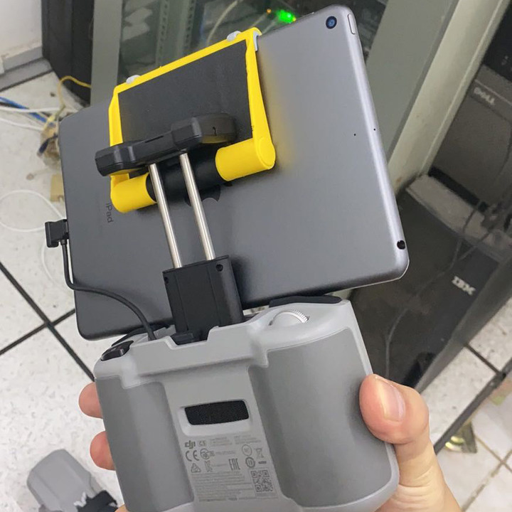 DJI air2 遙控手把架上 ipad mini