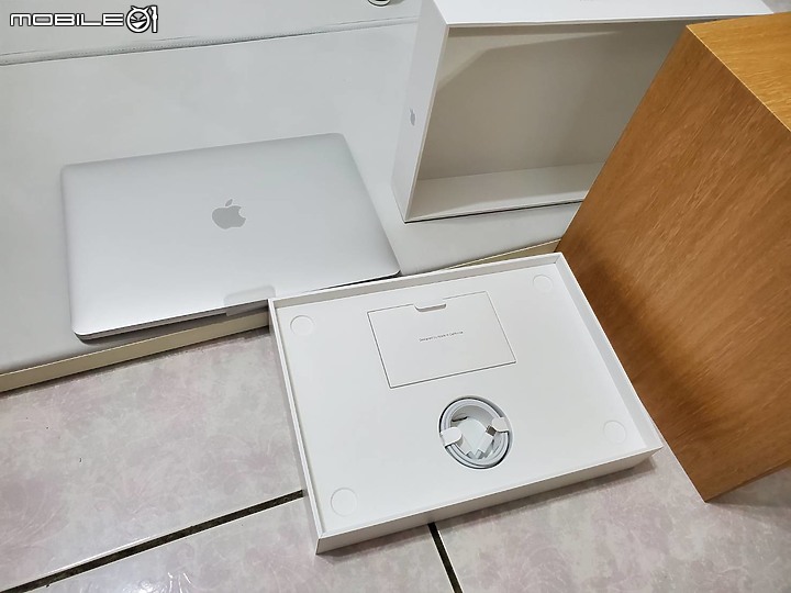 2020 Macbook Air i5版開箱與簡易感想 (對比MBP16)