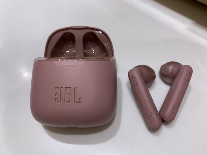 [首開!!!]JBL Tune 220TWS 真無線藍芽耳機開箱~