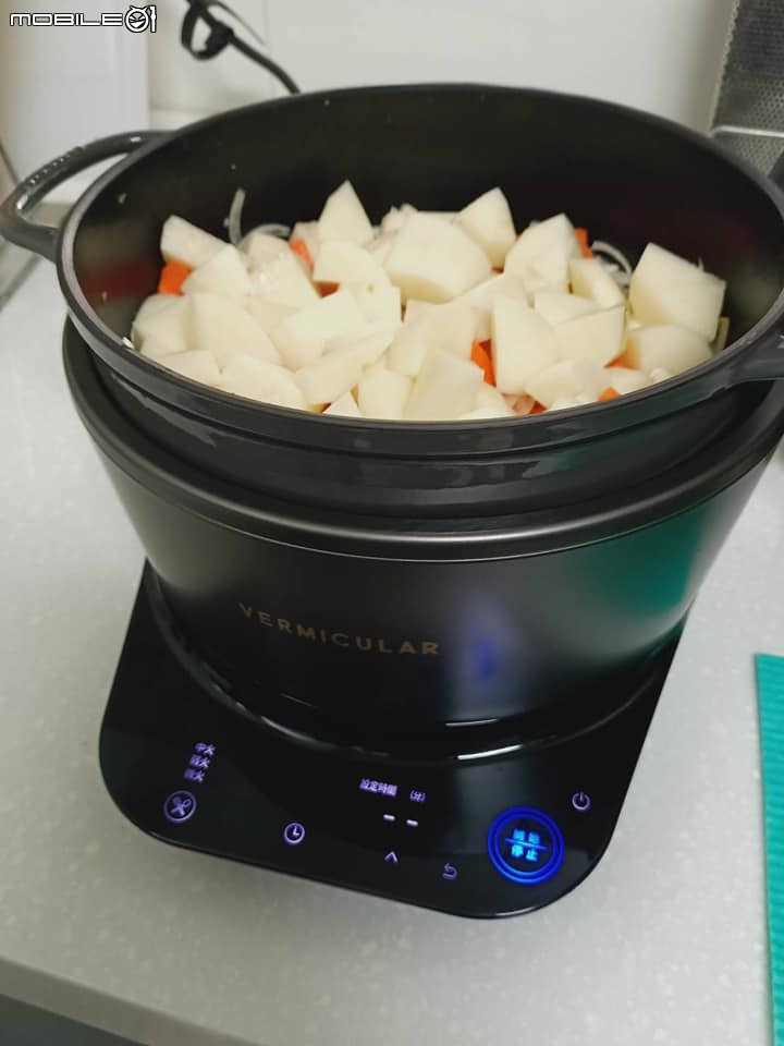 無水料理做法初嘗試－兒子肯吃紅蘿蔔的馬鈴薯燉肉