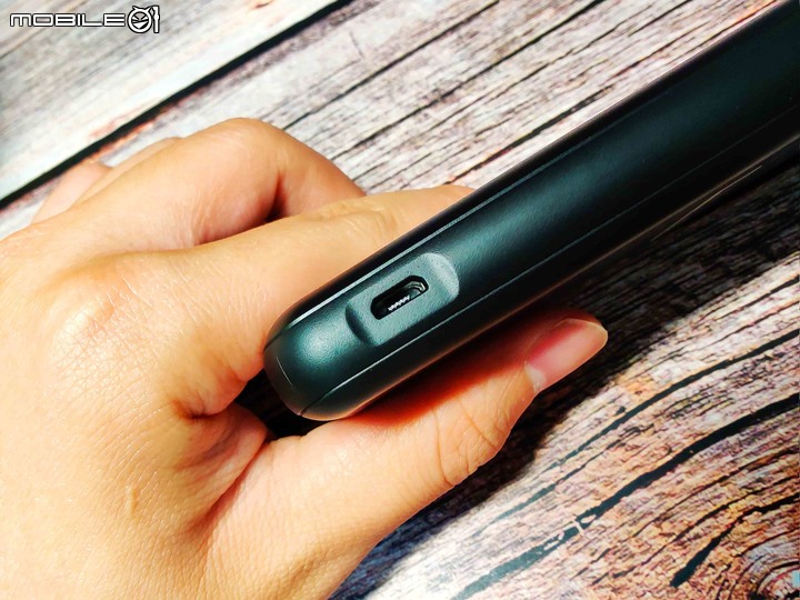 [ 開箱 ] Energizer QE10007PQ 無線快充行動電源 – 輕薄、支援多種快充協議