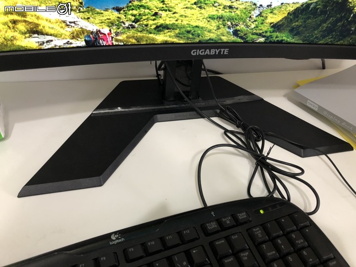 GIGABYTE技嘉G32QC 賣到缺貨的大尺寸2K螢幕